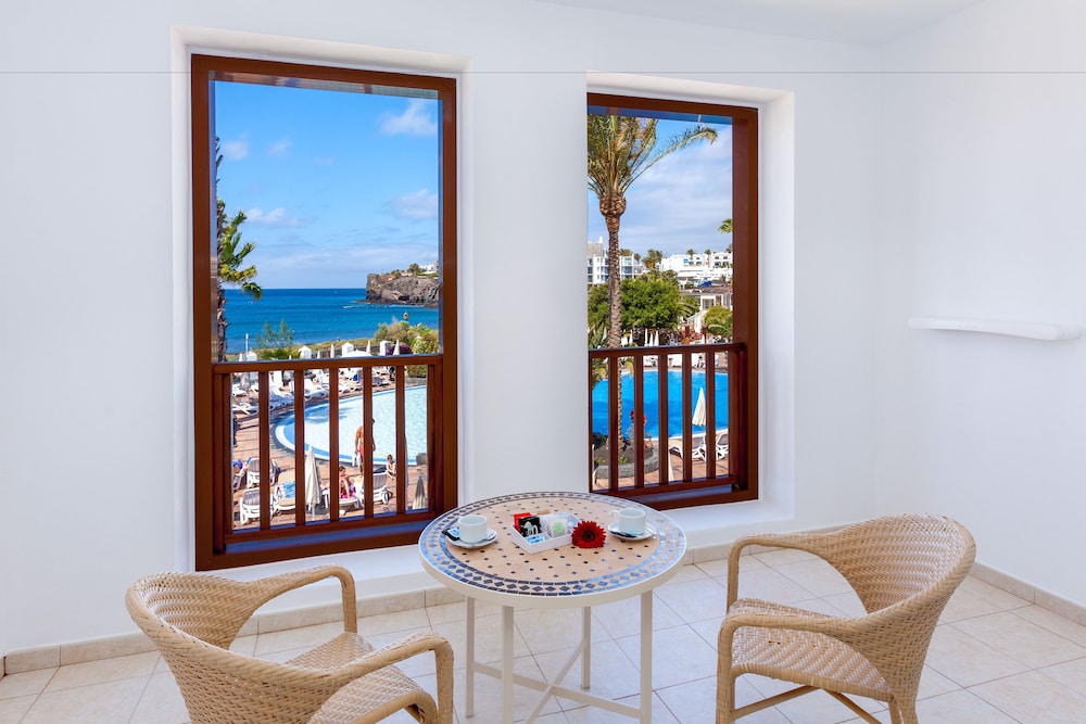 Gran Tagoro Family & Fun Playa Blanca — Hotel rooms in Playa Blanca, Canary Islands