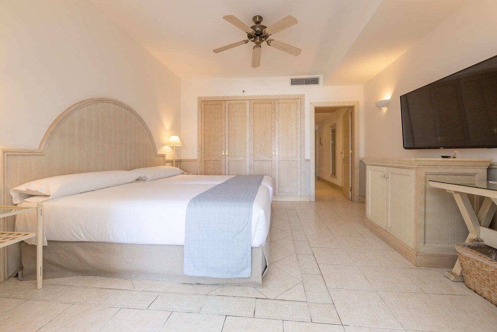 Gran Tagoro Family & Fun Playa Blanca — Hotel rooms in Playa Blanca, Canary Islands