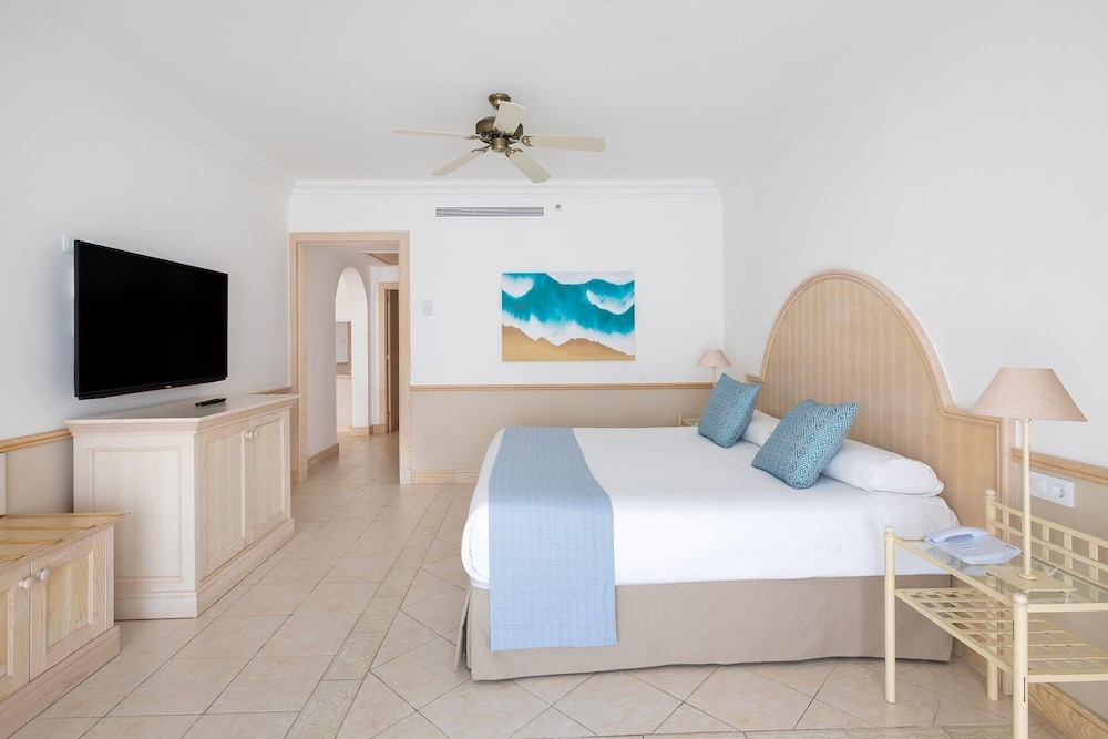 Gran Tagoro Family & Fun Playa Blanca — Hotel rooms in Playa Blanca, Canary Islands