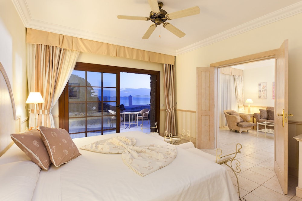 Gran Tagoro Family & Fun Playa Blanca — Hotel rooms in Playa Blanca, Canary Islands