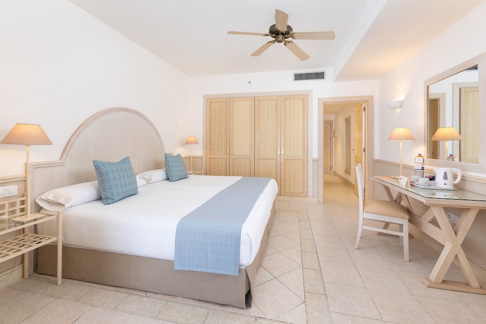 Gran Tagoro Family & Fun Playa Blanca — Hotel rooms in Playa Blanca, Canary Islands