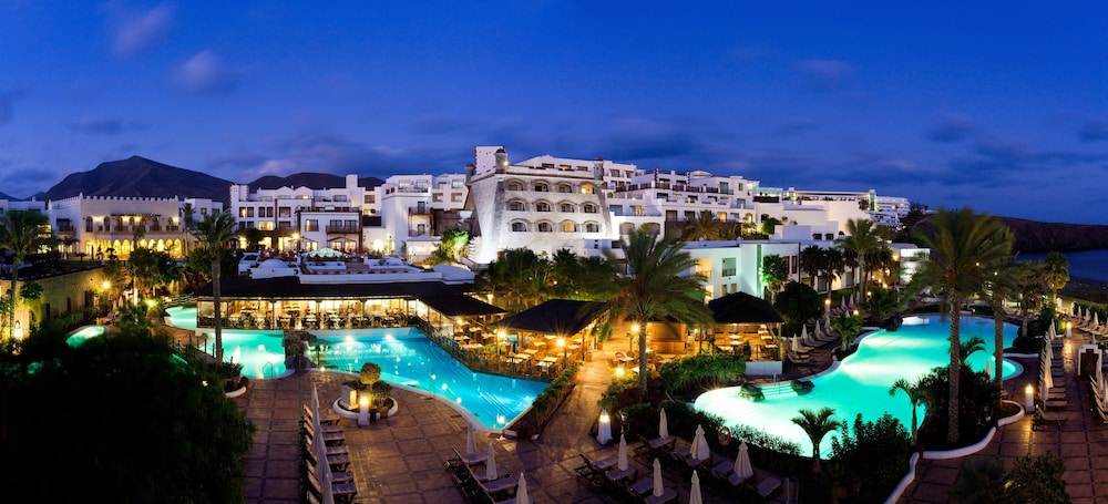 Gran Tagoro Family & Fun Playa Blanca — Hotel building in Playa Blanca, Canary Islands
