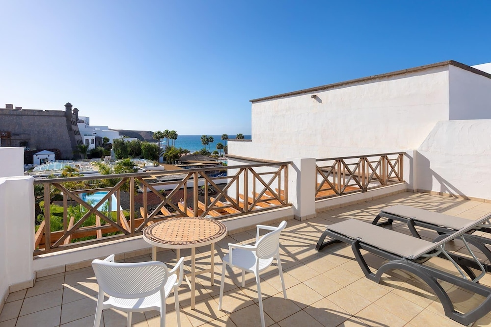 Gran Tagoro Family & Fun Playa Blanca — Hotel building in Playa Blanca, Canary Islands