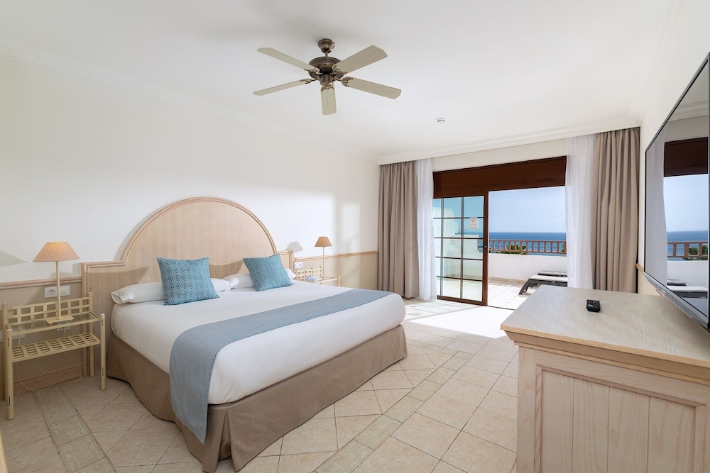 Gran Tagoro Family & Fun Playa Blanca — Hotel rooms in Playa Blanca, Canary Islands