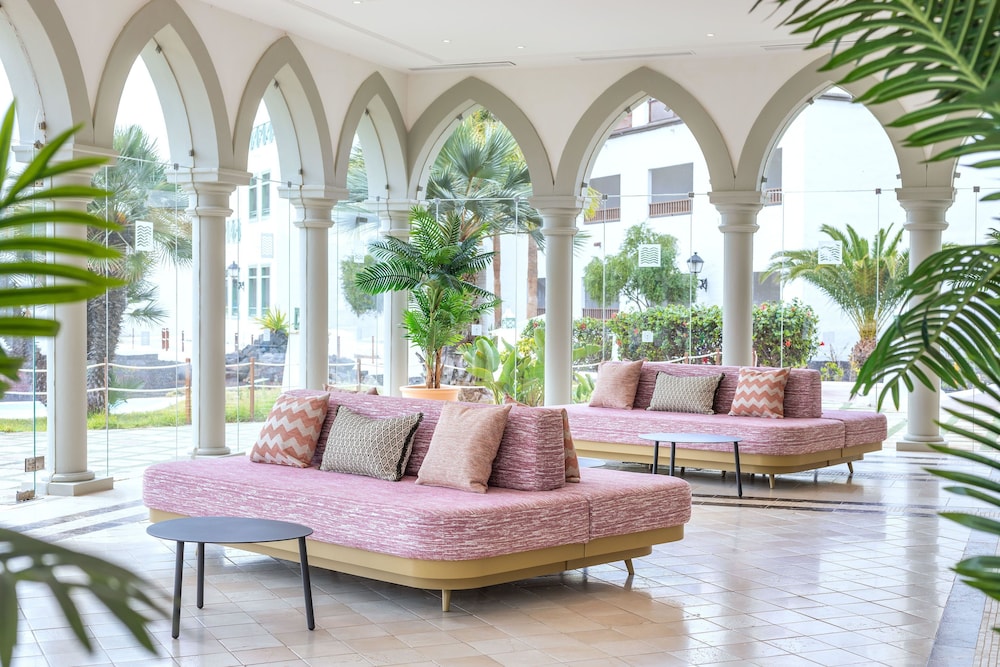 Gran Tagoro Family & Fun Playa Blanca — Hotel building in Playa Blanca, Canary Islands