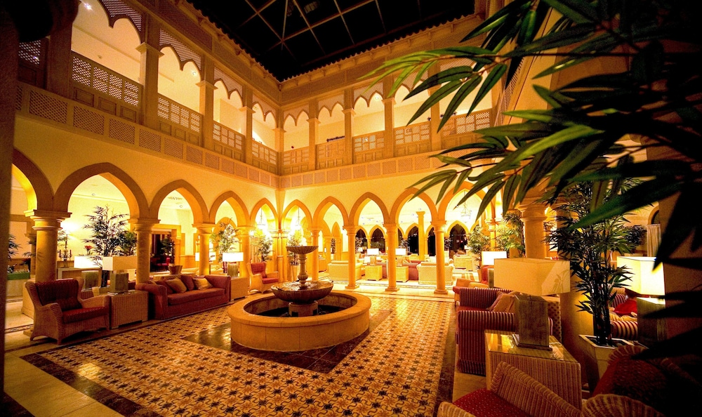 Gran Tagoro Family & Fun Playa Blanca — Hotel building in Playa Blanca, Canary Islands