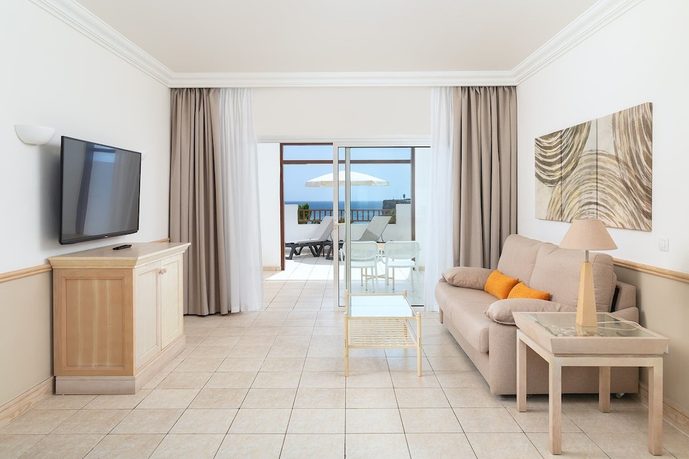 Gran Tagoro Family & Fun Playa Blanca — Hotel rooms in Playa Blanca, Canary Islands