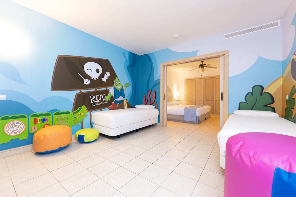 Gran Tagoro Family & Fun Playa Blanca — Hotel rooms in Playa Blanca, Canary Islands