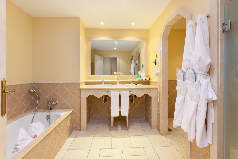 Gran Tagoro Family & Fun Playa Blanca — Hotel rooms in Playa Blanca, Canary Islands