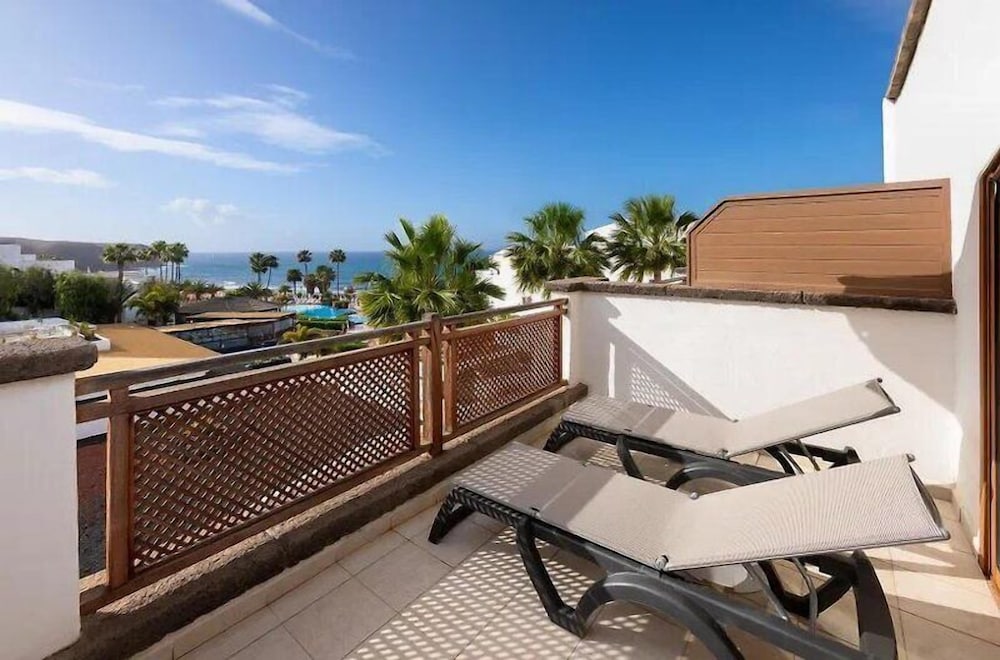 Gran Tagoro Family & Fun Playa Blanca — Hotel rooms in Playa Blanca, Canary Islands
