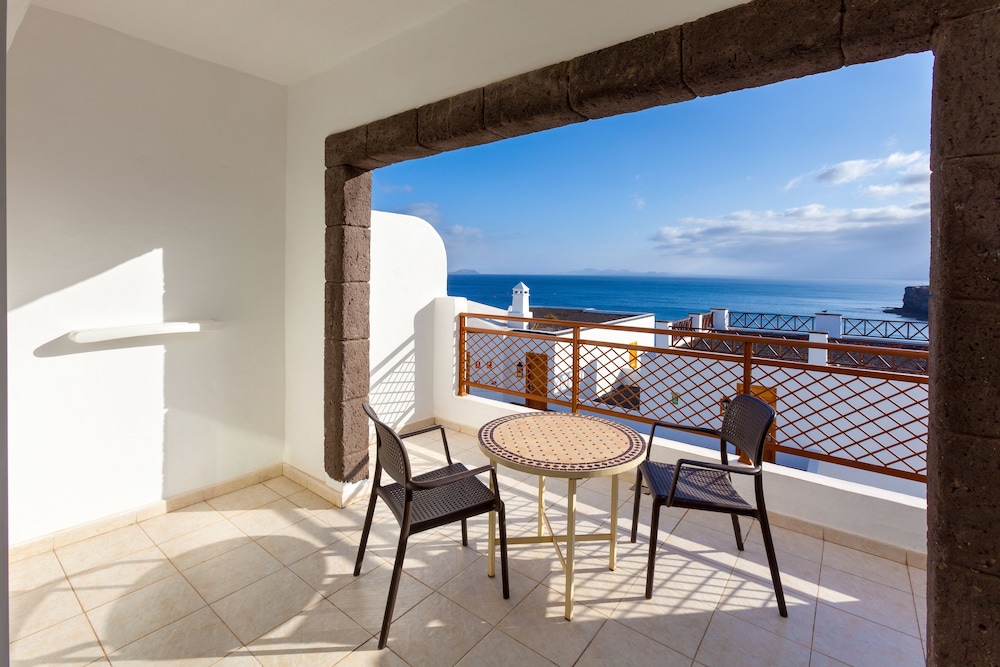 Gran Tagoro Family & Fun Playa Blanca — Hotel rooms in Playa Blanca, Canary Islands