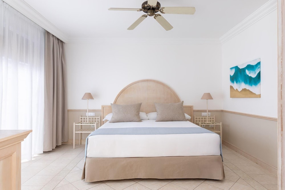Gran Tagoro Family & Fun Playa Blanca — Hotel rooms in Playa Blanca, Canary Islands
