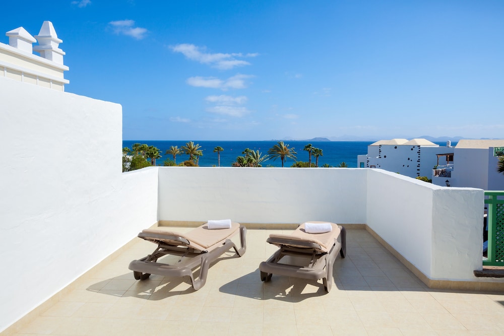 Gran Tagoro Family & Fun Playa Blanca — Hotel rooms in Playa Blanca, Canary Islands