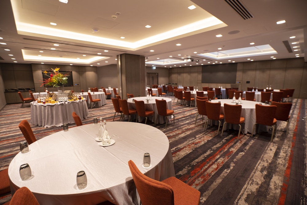 Clayton Hotel Cardiff Lane — Restaurant & bars in Dublin, Dublin City