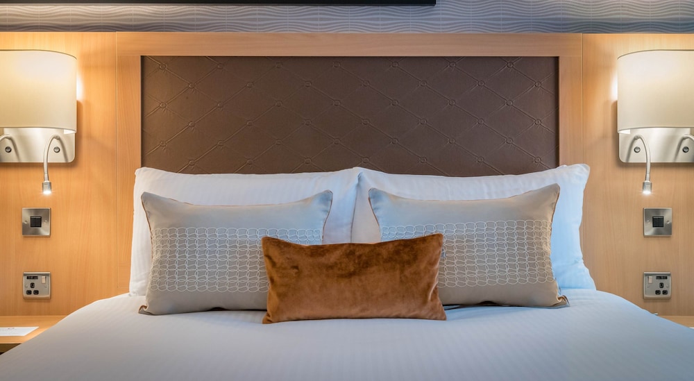 Clayton Hotel Cardiff Lane — Hotel rooms in Dublin, Dublin City