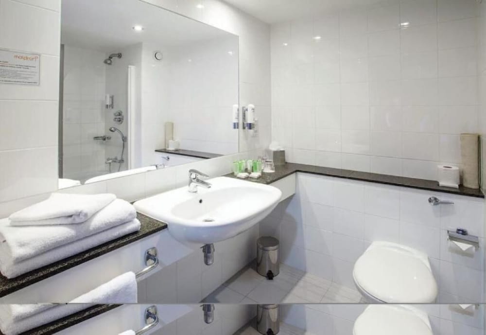 Maldron Hotel & Leisure Centre Tallaght — Hotel rooms in Dublin, Dublin City