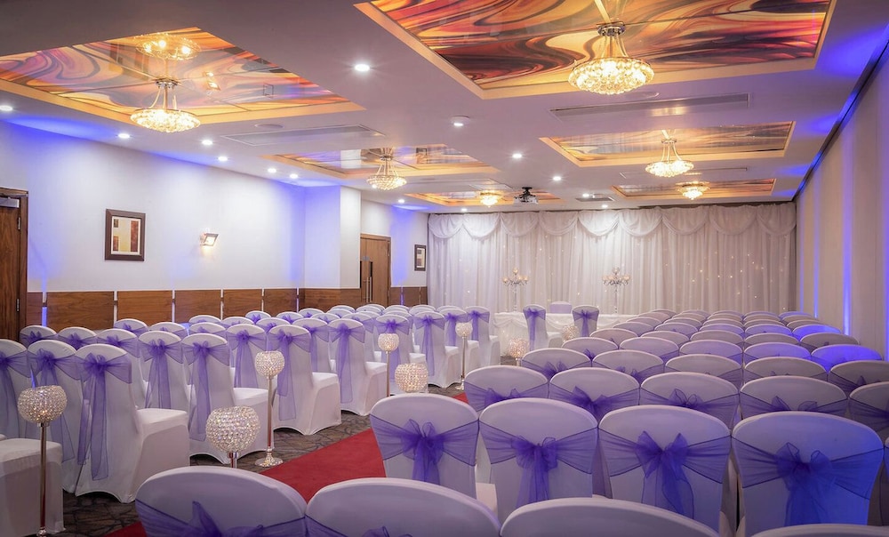 Maldron Hotel & Leisure Centre Tallaght — Hotel building in Dublin, Dublin City