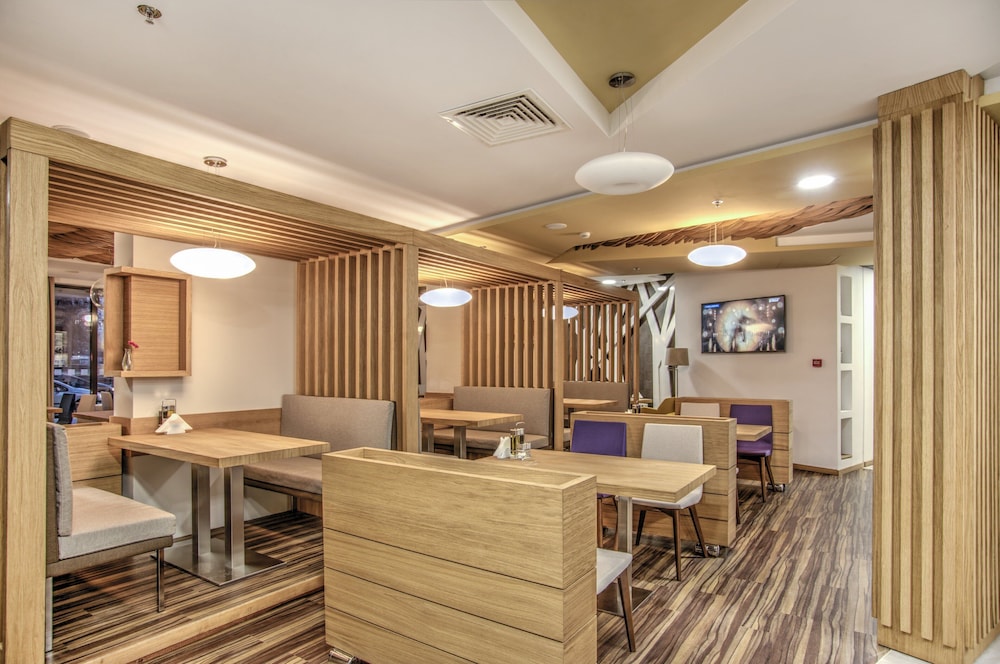 Holiday Inn Plovdiv by IHG — Restaurant & bars in Plovdiv, Plovdiv