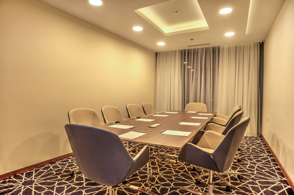 Holiday Inn Plovdiv by IHG — Hotel building in Plovdiv, Plovdiv