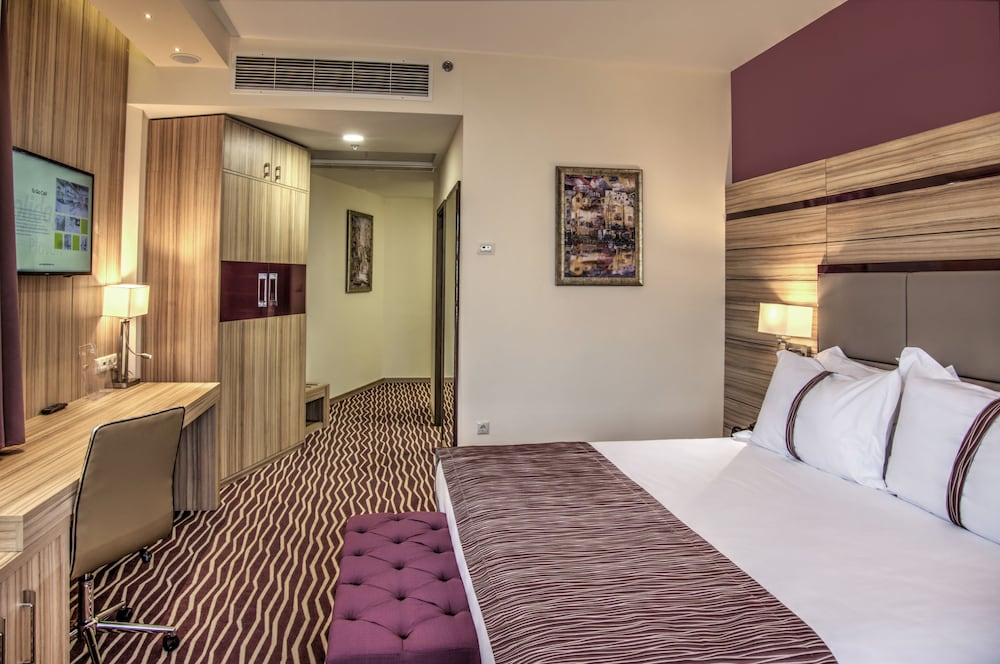 Holiday Inn Plovdiv by IHG — Hotel rooms in Plovdiv, Plovdiv