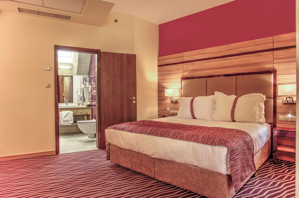 Holiday Inn Plovdiv by IHG — Hotel rooms in Plovdiv, Plovdiv