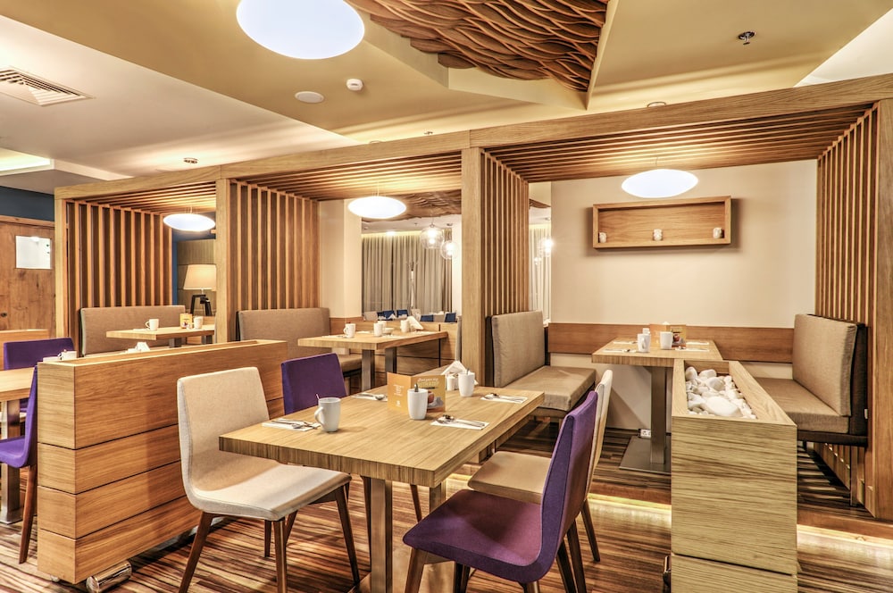 Holiday Inn Plovdiv by IHG — Restaurant & bars in Plovdiv, Plovdiv