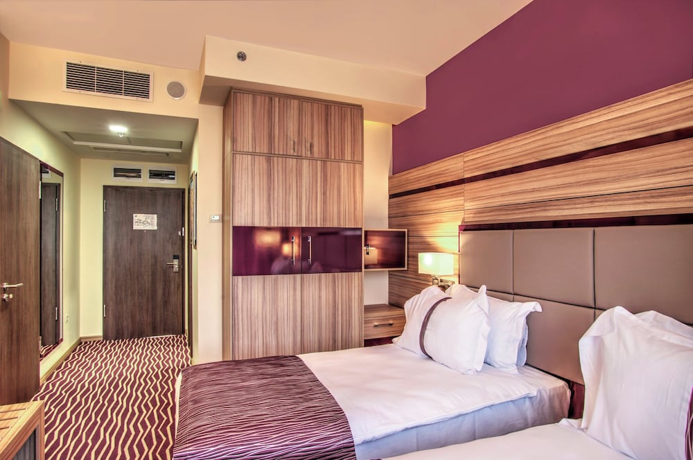 Holiday Inn Plovdiv by IHG — Hotel rooms in Plovdiv, Plovdiv