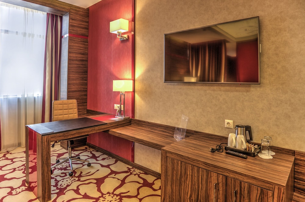 Holiday Inn Plovdiv by IHG — Hotel rooms in Plovdiv, Plovdiv