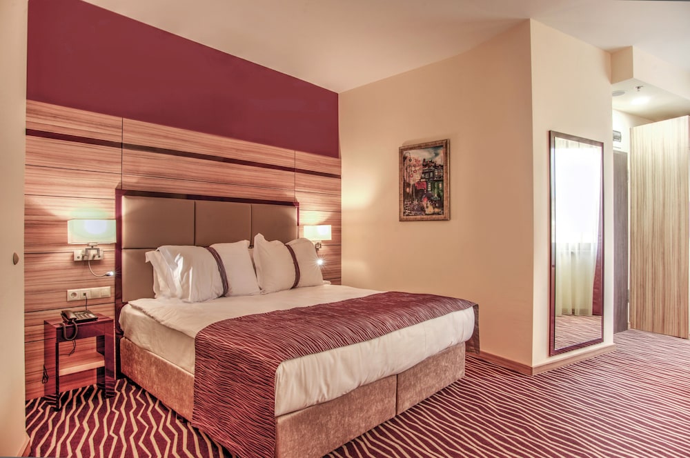 Holiday Inn Plovdiv by IHG — Hotel rooms in Plovdiv, Plovdiv