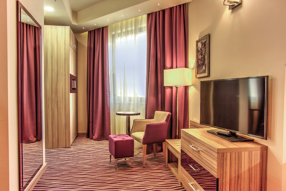 Holiday Inn Plovdiv by IHG — Hotel rooms in Plovdiv, Plovdiv