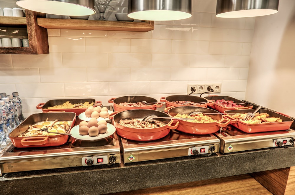 Holiday Inn Plovdiv by IHG — Restaurant & bars in Plovdiv, Plovdiv