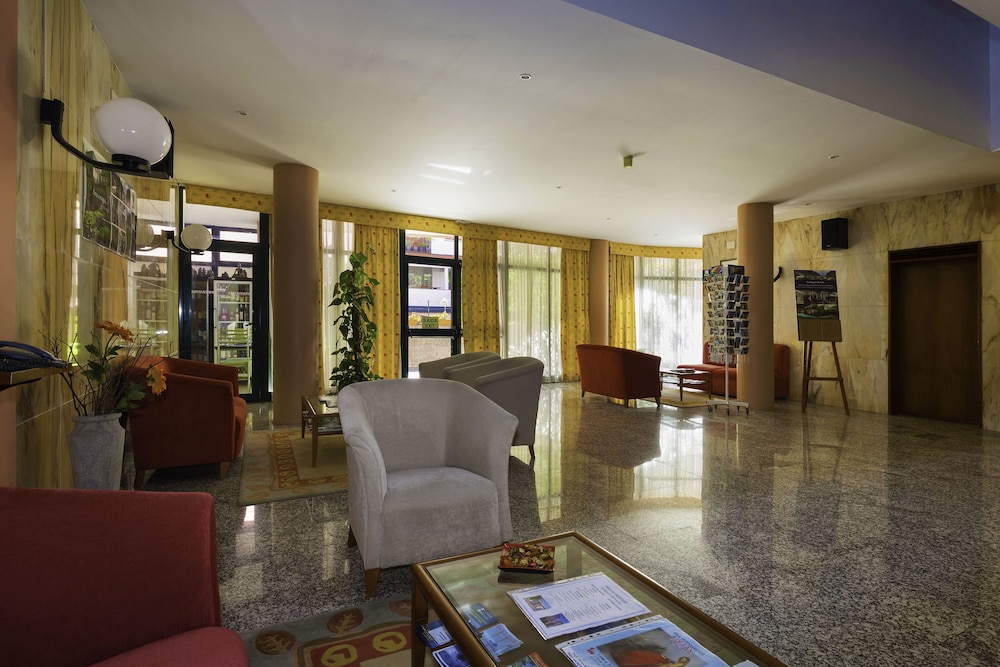 Aparthotel Imperatriz — Hotel building in Funchal, Madeira