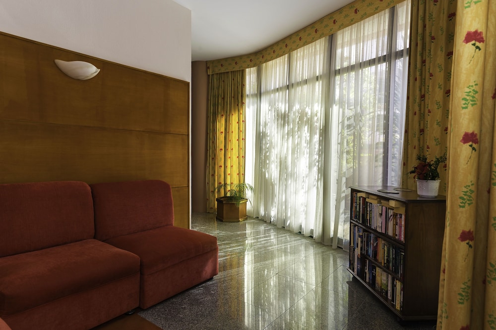 Aparthotel Imperatriz — Hotel rooms in Funchal, Madeira