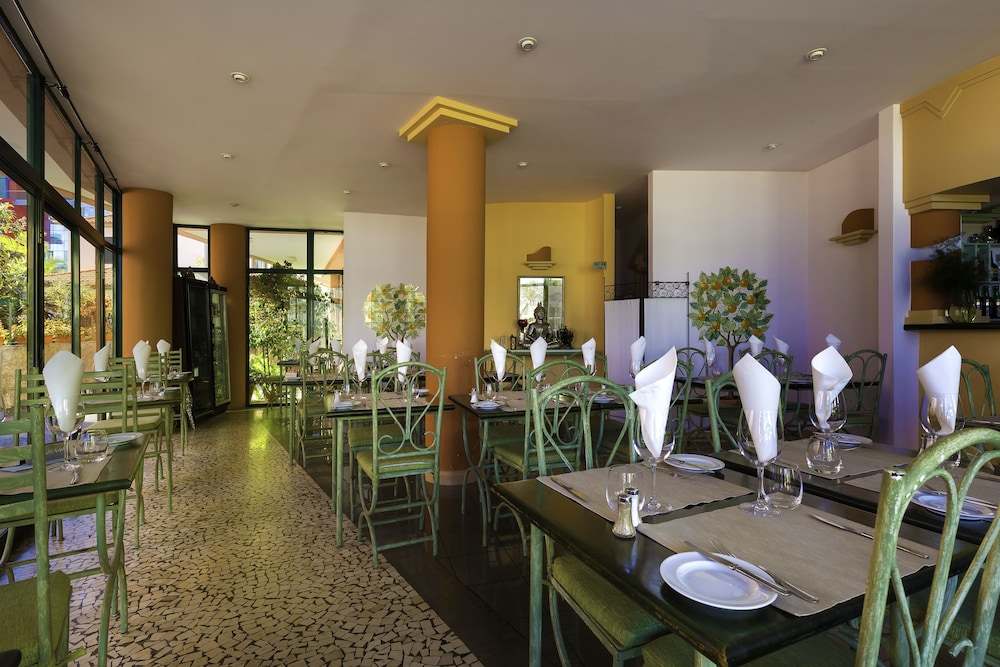 Aparthotel Imperatriz — Restaurant & bars in Funchal, Madeira