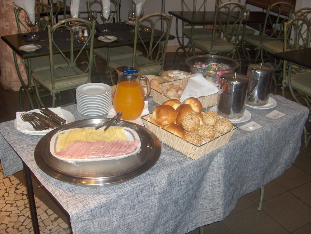 Aparthotel Imperatriz — Restaurant & bars in Funchal, Madeira