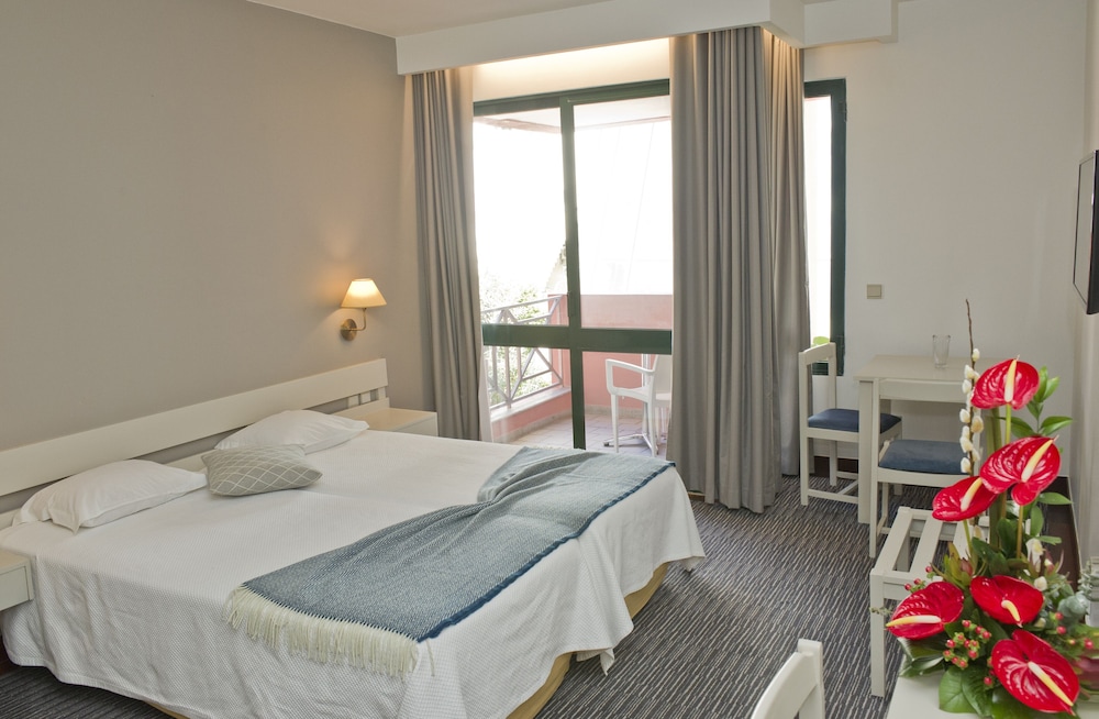 Aparthotel Imperatriz — Hotel rooms in Funchal, Madeira