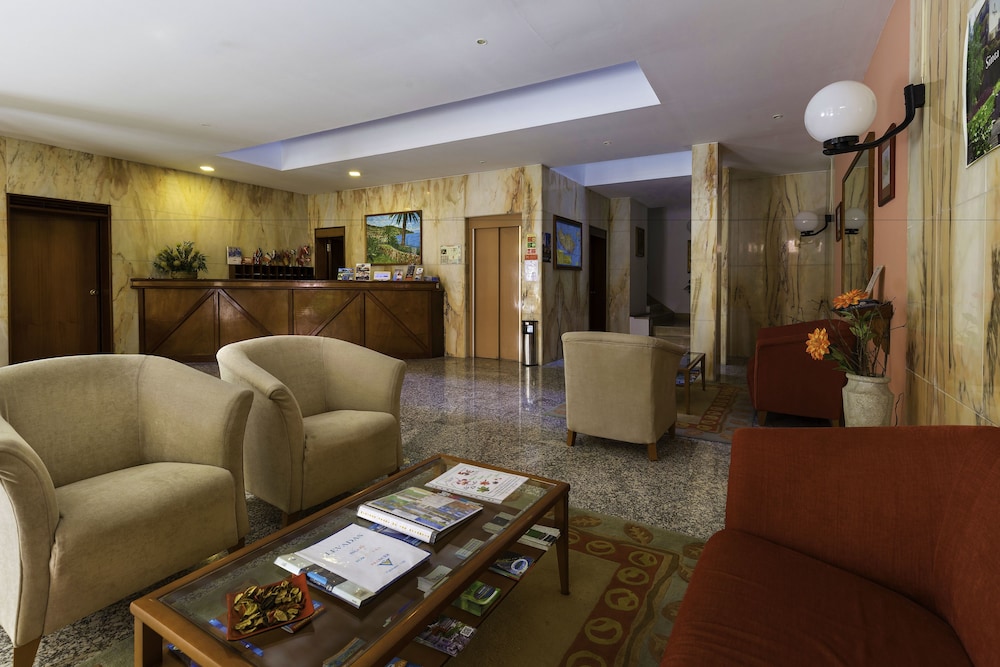 Aparthotel Imperatriz — Hotel rooms in Funchal, Madeira