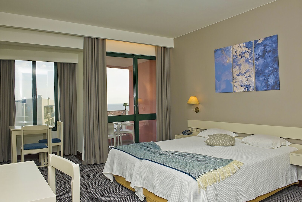 Aparthotel Imperatriz — Hotel rooms in Funchal, Madeira