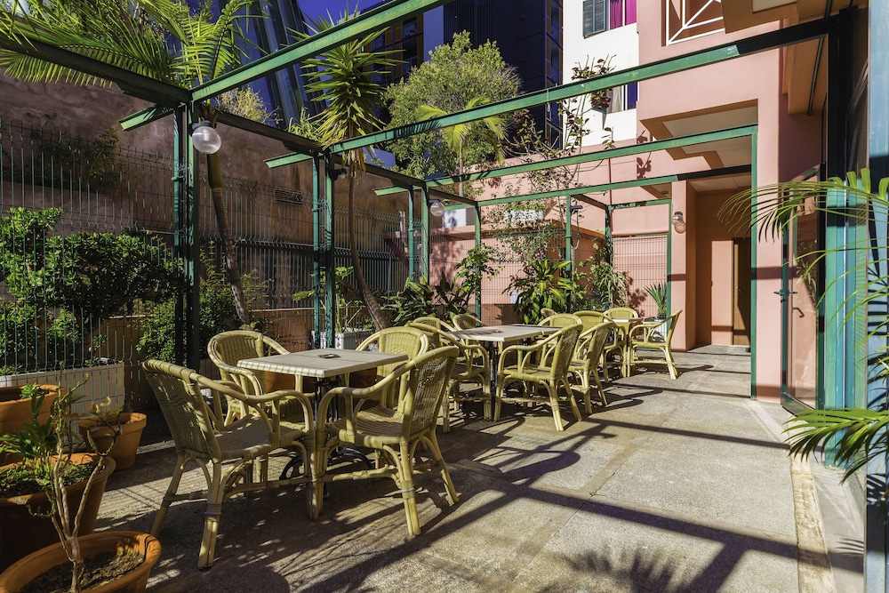 Aparthotel Imperatriz — Hotel building in Funchal, Madeira