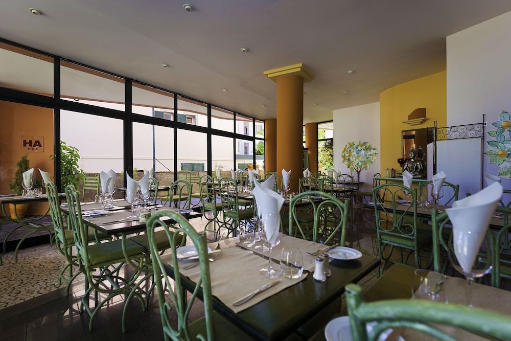Aparthotel Imperatriz — Restaurant & bars in Funchal, Madeira