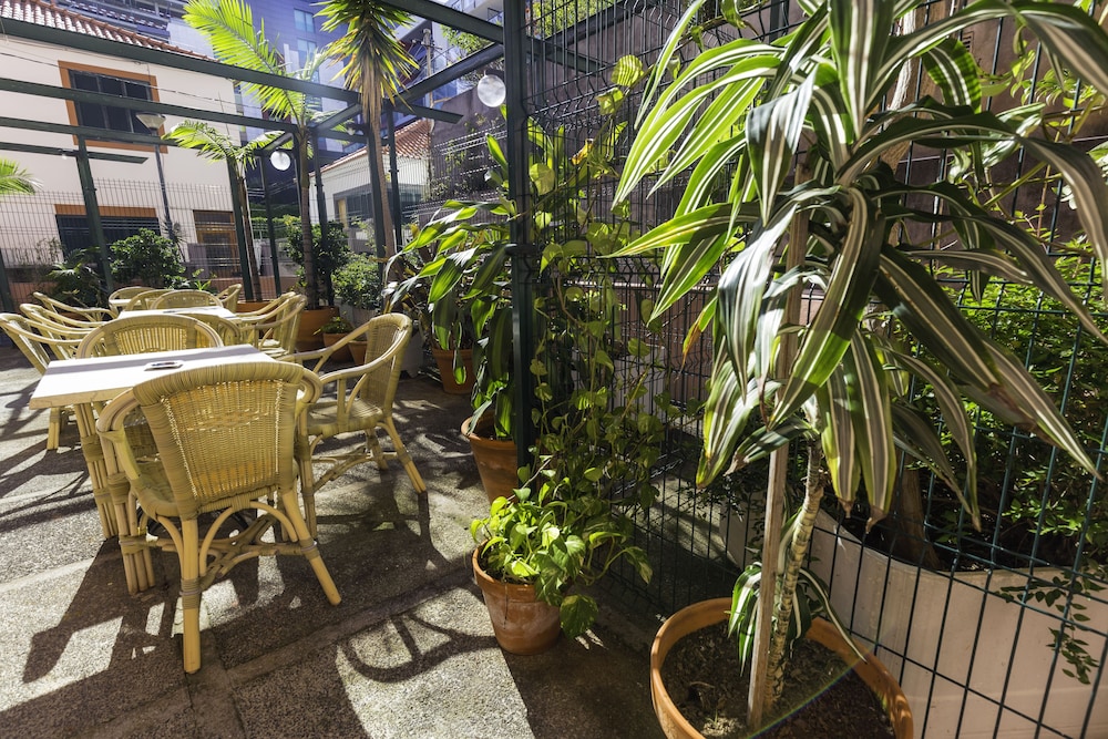 Aparthotel Imperatriz — Hotel building in Funchal, Madeira
