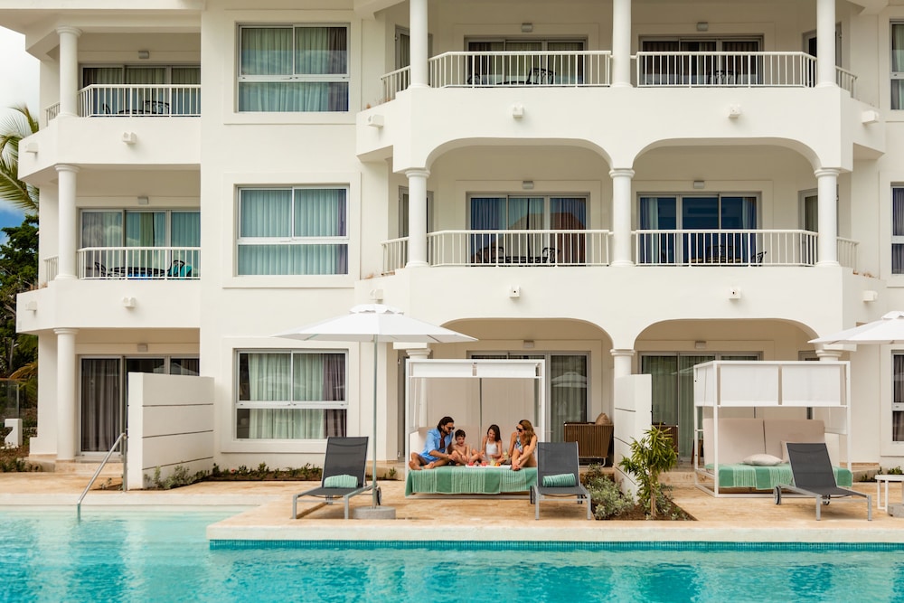 Paradisus Palma Real Golf & Spa Resort All Inclusive — Swimming pool in Bavaro, La Altagracia