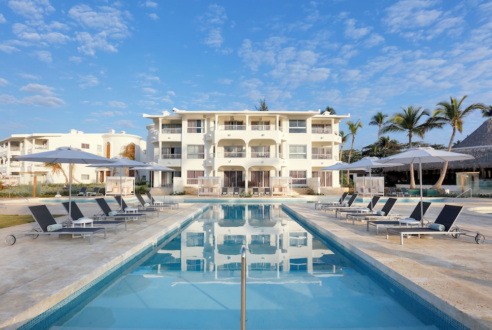 Paradisus Palma Real Golf & Spa Resort All Inclusive — Swimming pool in Bavaro, La Altagracia