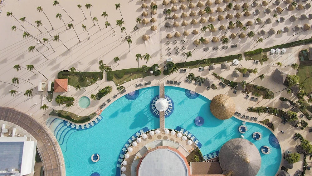 Paradisus Palma Real Golf & Spa Resort All Inclusive — Swimming pool in Bavaro, La Altagracia