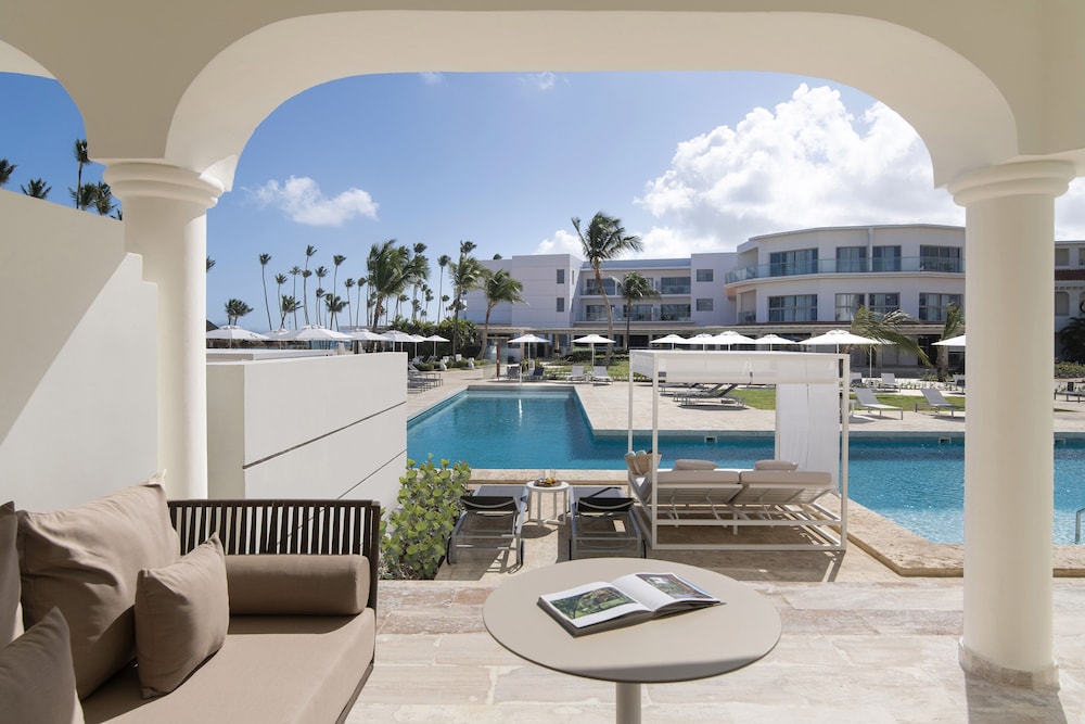 Paradisus Palma Real Golf & Spa Resort All Inclusive — Swimming pool in Bavaro, La Altagracia