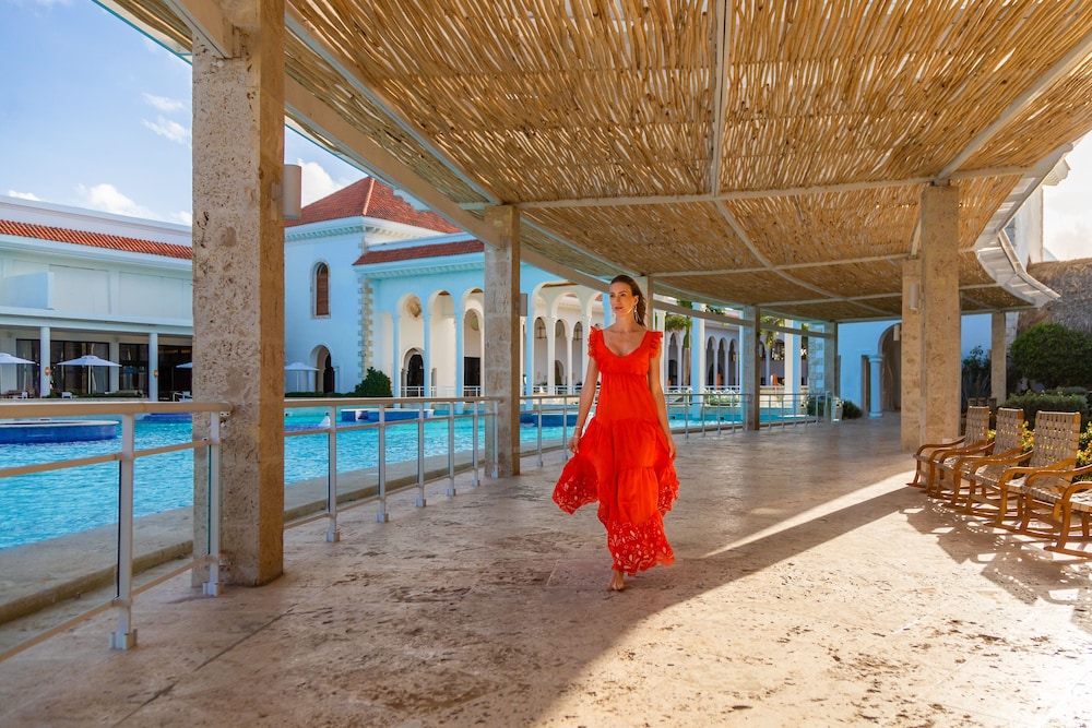 Paradisus Palma Real Golf & Spa Resort All Inclusive — Swimming pool in Bavaro, La Altagracia