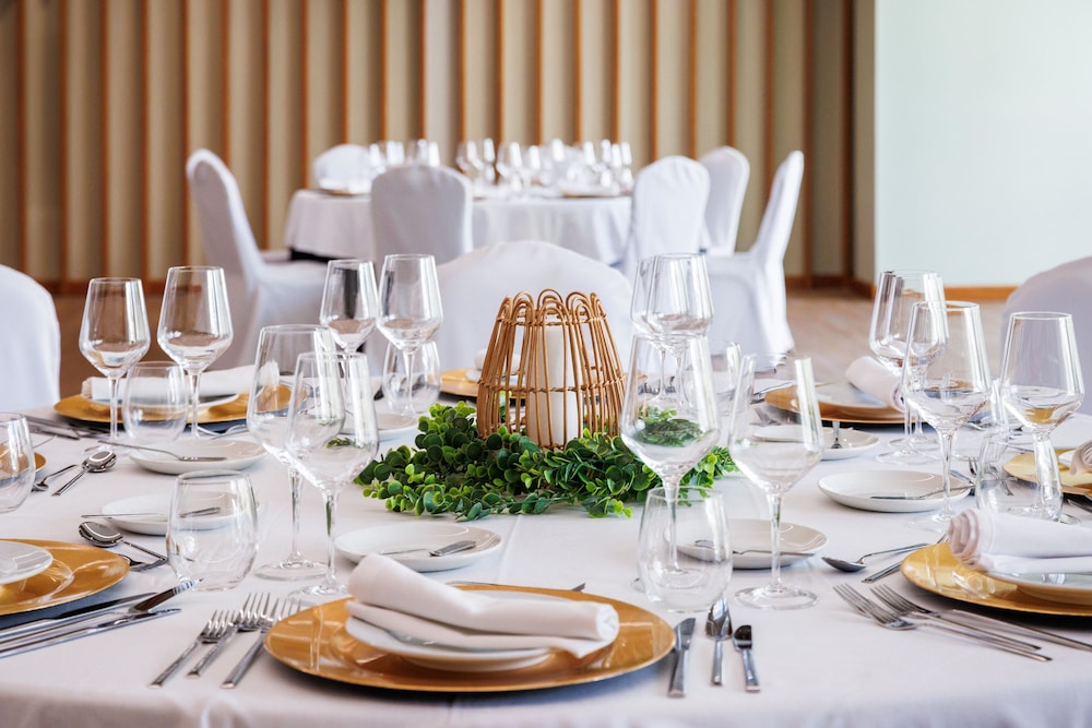 Jupiter Algarve Hotel - Beach & Spa — Restaurant & bars in Portimão, Faro