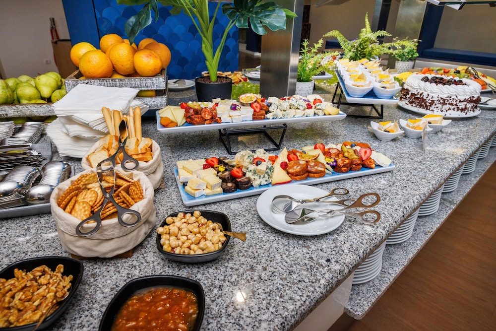 Jupiter Algarve Hotel - Beach & Spa — Restaurant & bars in Portimão, Faro