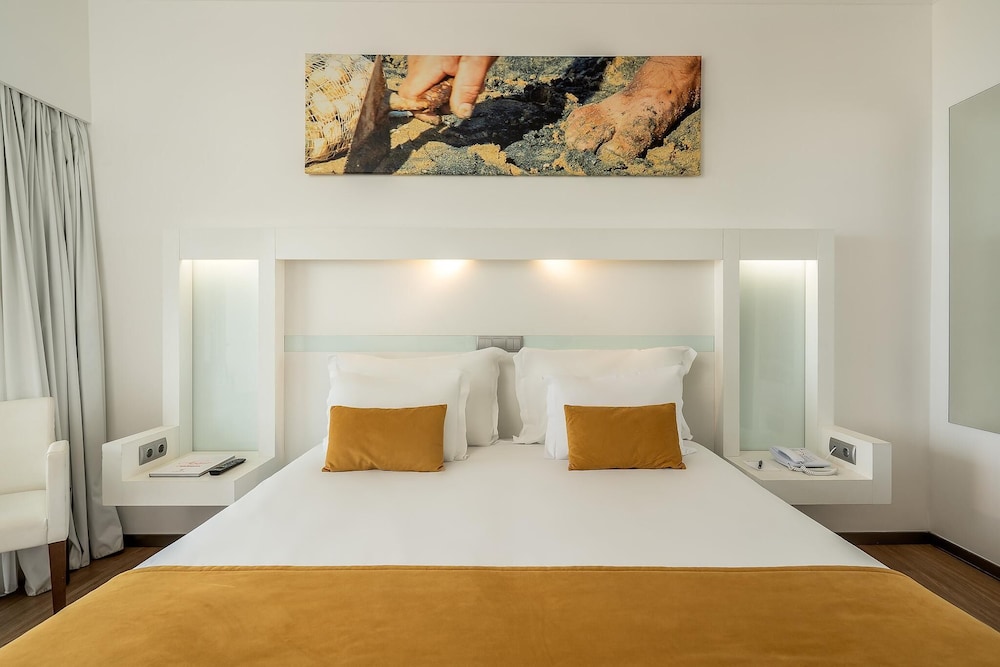Jupiter Algarve Hotel - Beach & Spa — Hotel rooms in Portimão, Faro