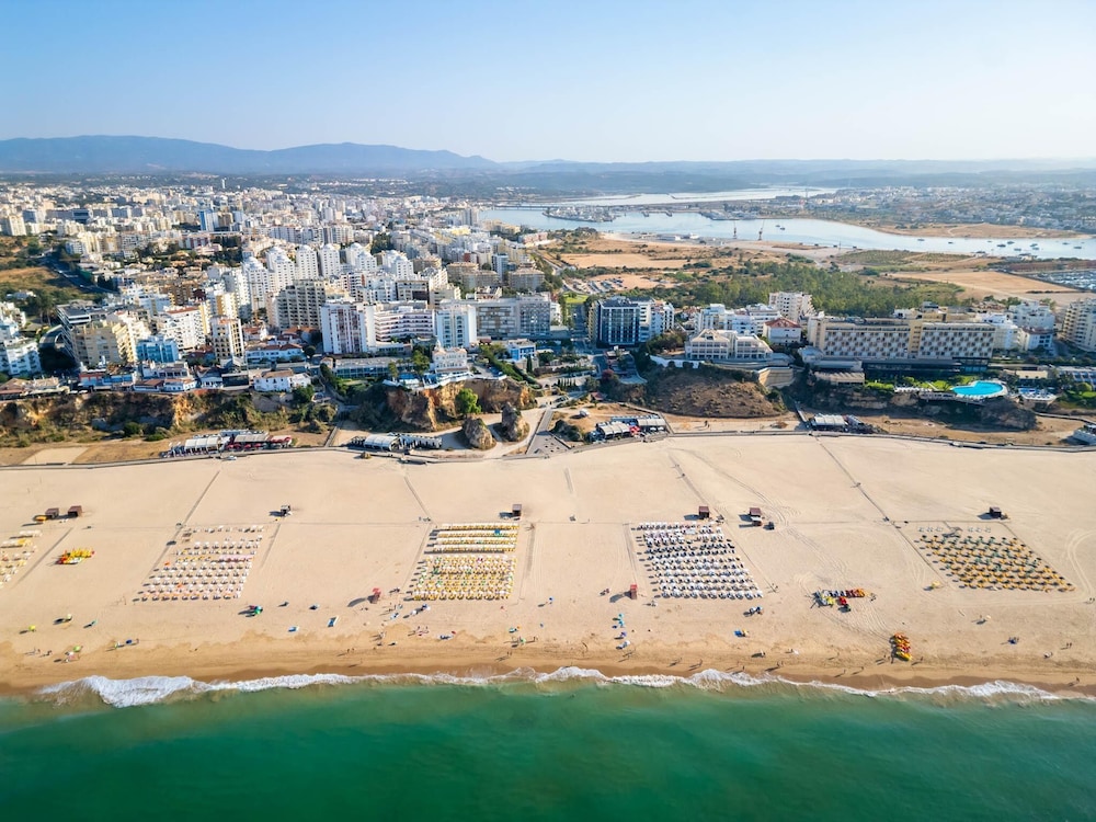 Jupiter Algarve Hotel - Beach & Spa — Beach in Portimão, Faro